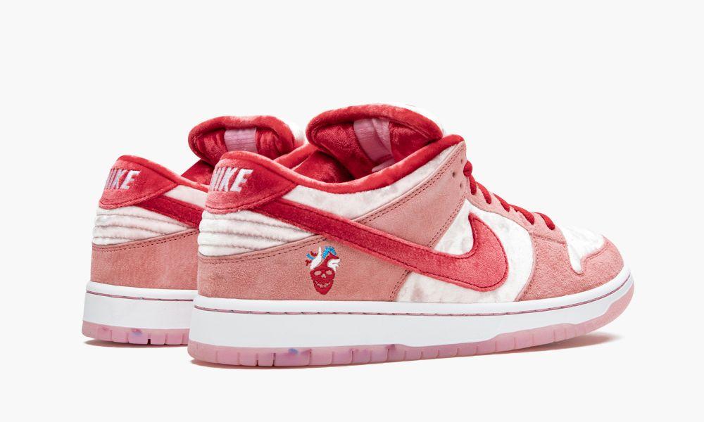 SB Dunk Low Pro “Strange Love”