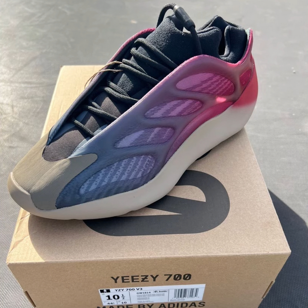 Yeezy 700 V3 “Fade Carbon”