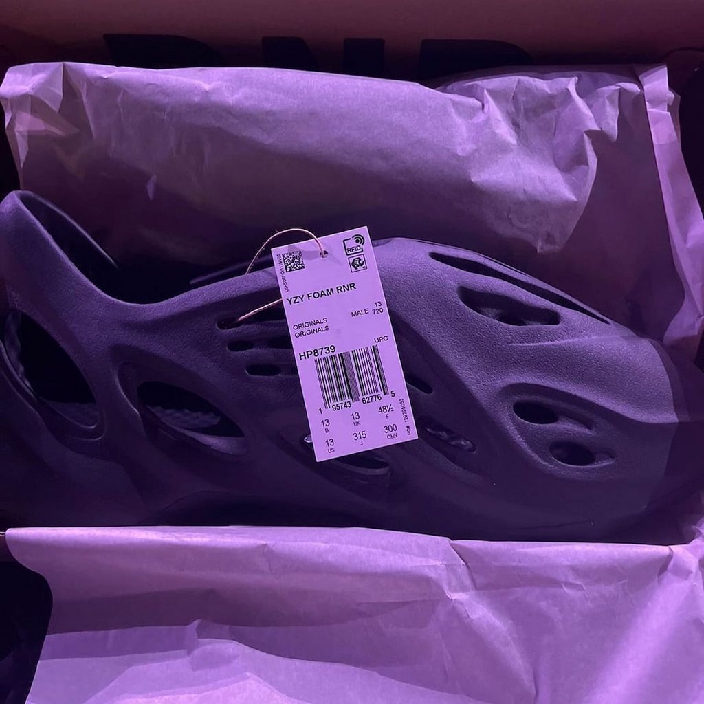 adidas Yeezy Foam RNNR Onyx