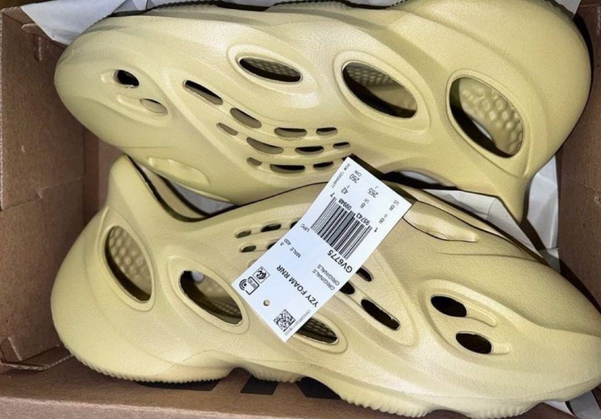 Yeezy Foam Runner "Sulfur"