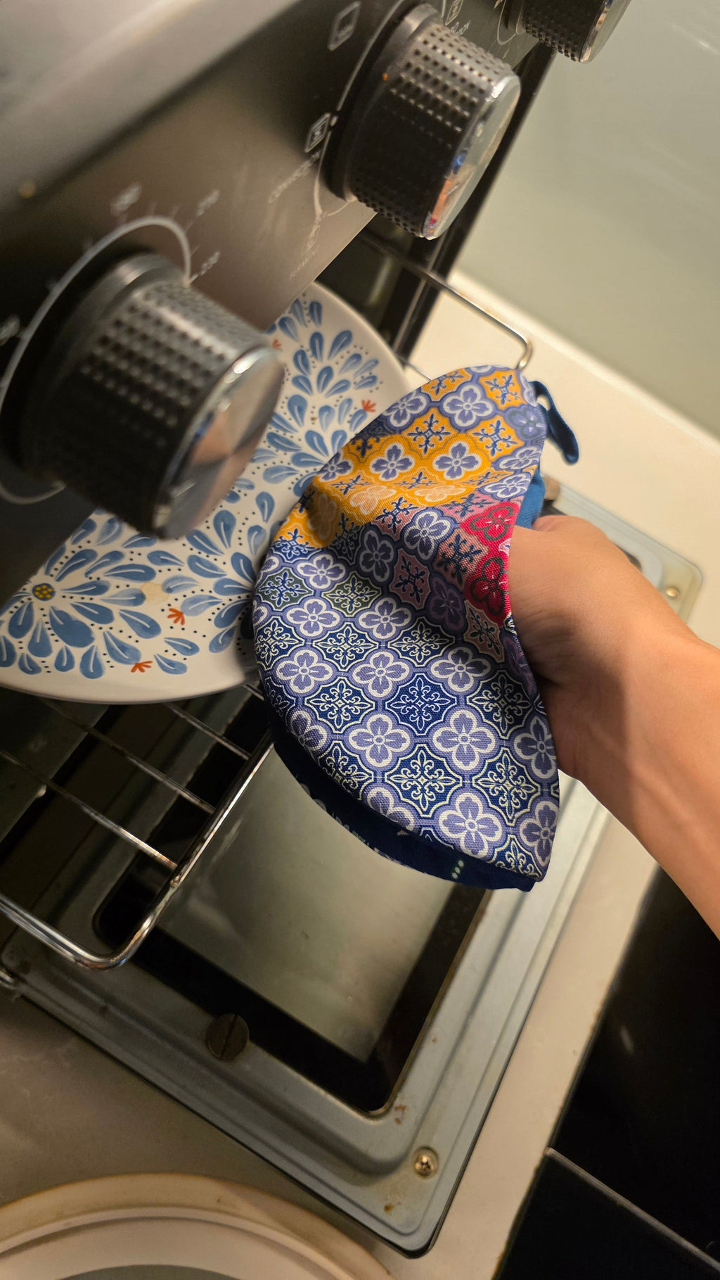 Batik & Kitty Pot holder