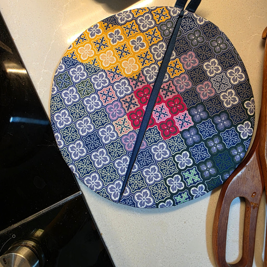 Batik & Kitty Pot holder